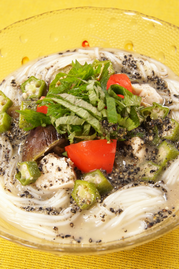 黒胡麻甘酒だれの冷やしそうめん　の画像