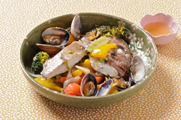 真鯛とたっぷり野菜の蒸し焼きコショウ風味の画像